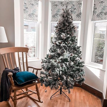 The Groves - Quaint Victorian Home - Free Parking York Extérieur photo